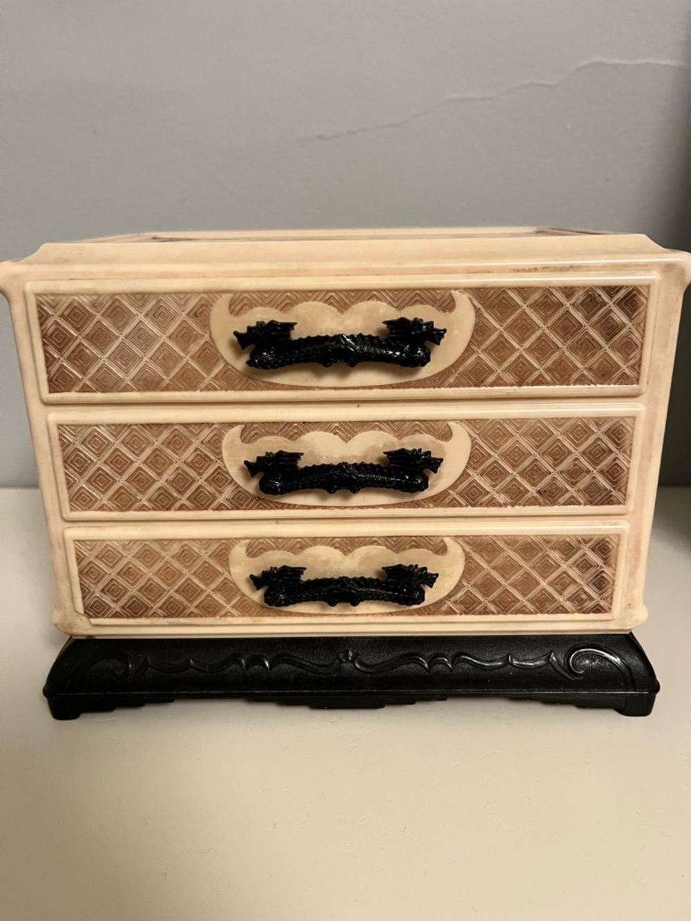 1950s Beige Plastic Jewelry Box